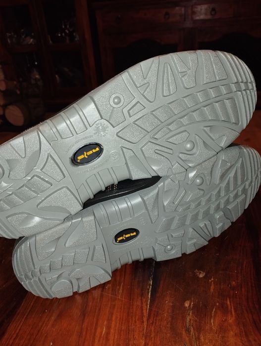 Buty robocze,nowe, zimowe, ocieplenie. Rozmiar 44