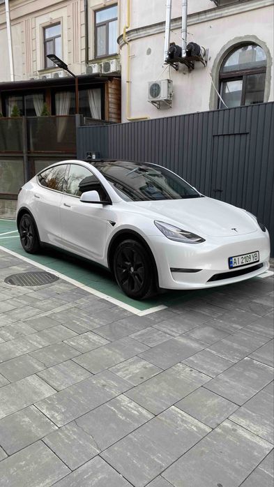 Продам  автомобіль Tesla model Y