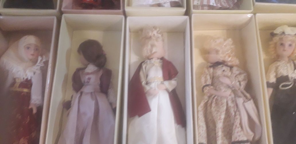 Коллекционный Фарфоровый Куклы в Национальных Костюмах 24 шт