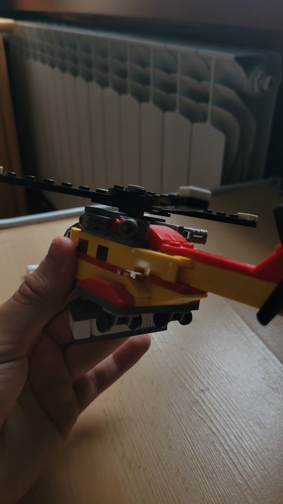 Helikopter Lego z zestawu Lego Creator 31029