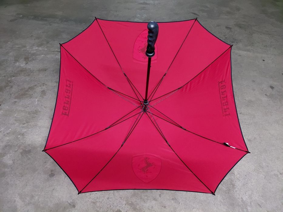 Guarda chuvas Ferrari e Piaggio