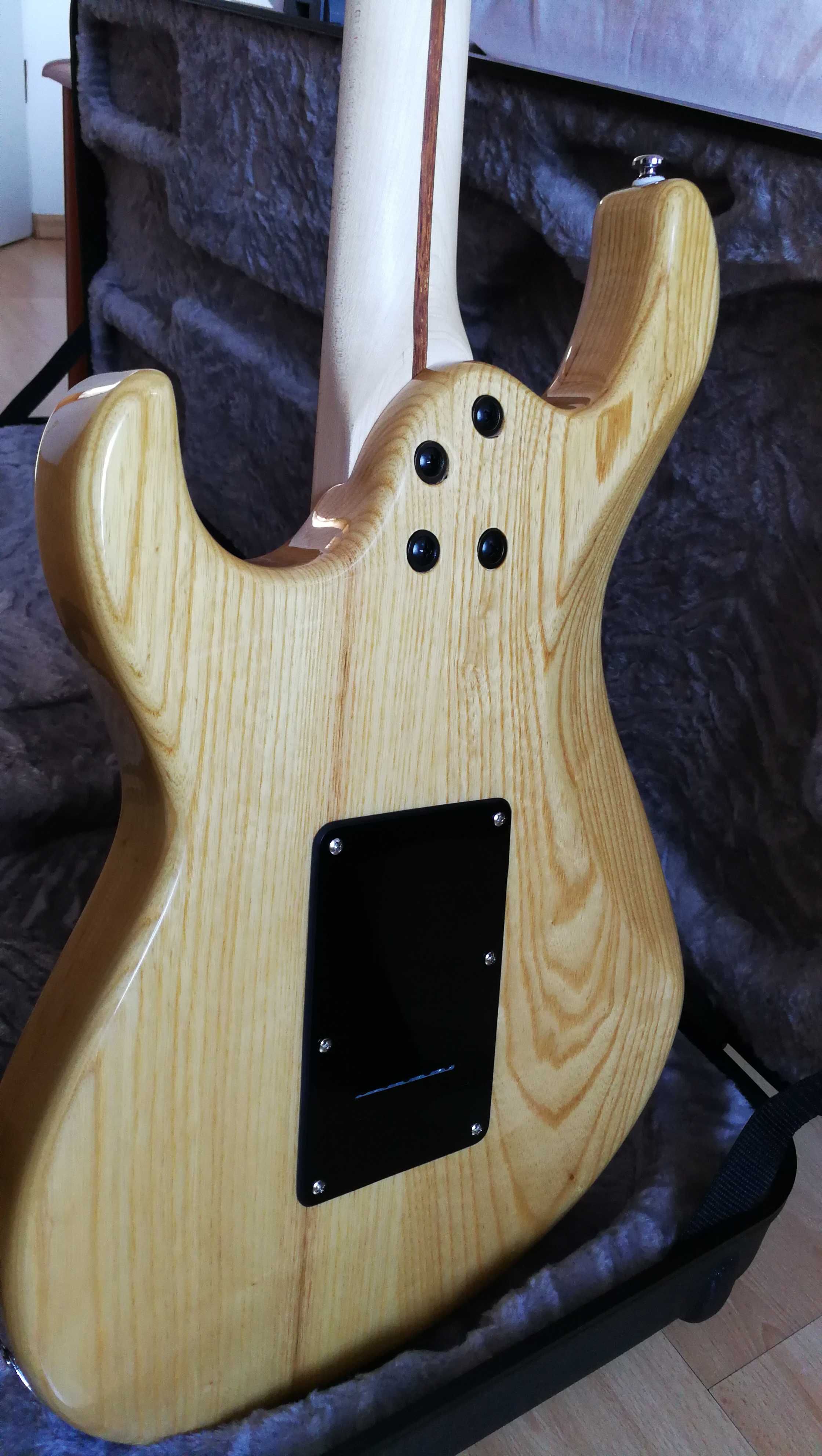 Gitara elektryczna Superstrat Cort