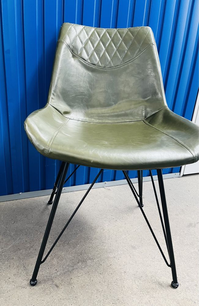 Cadeira ecopele : pes ferro