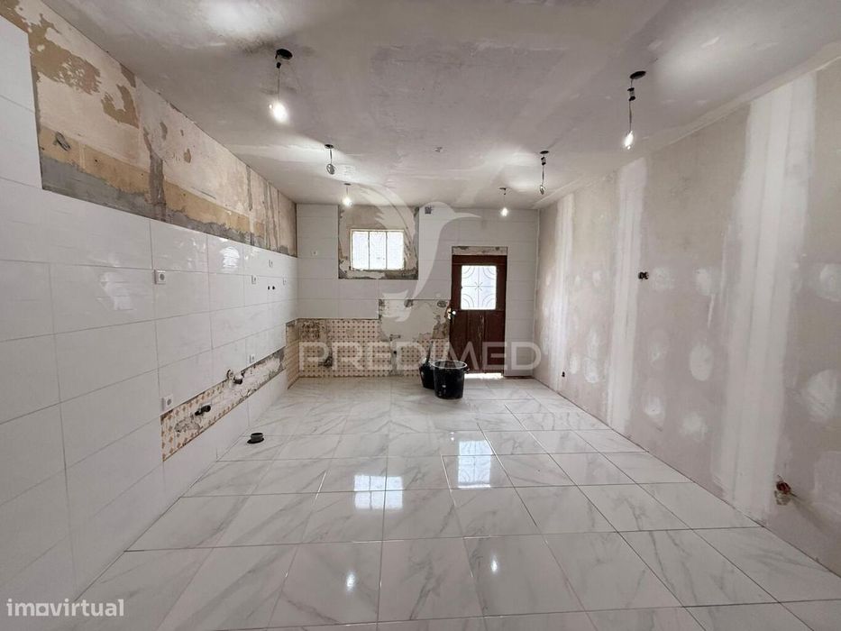 Simpática Moradia em Fase Final de Construção