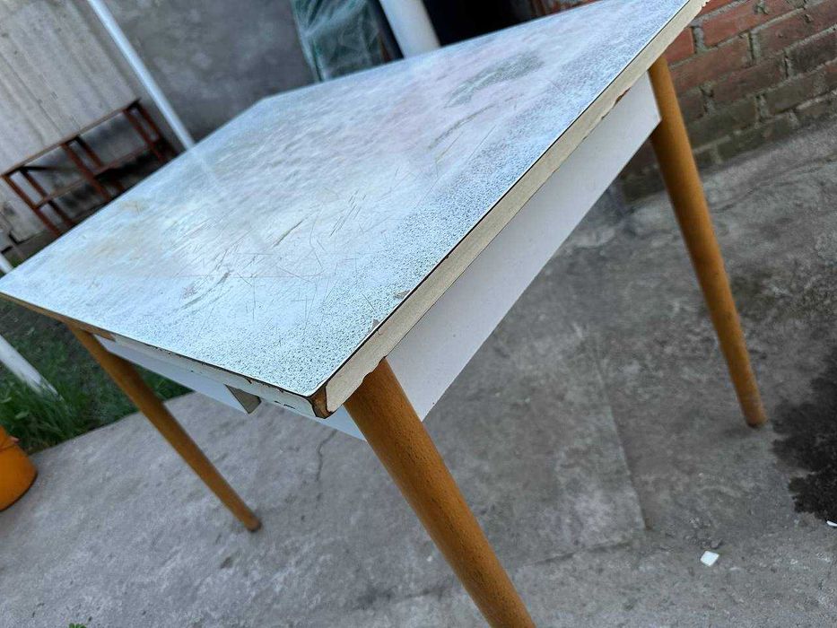 Продам кухонный деревянный стол 100*70*75 см.