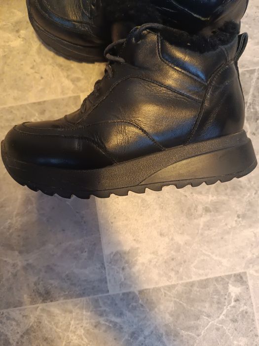 Зимові шкіряні кросівки