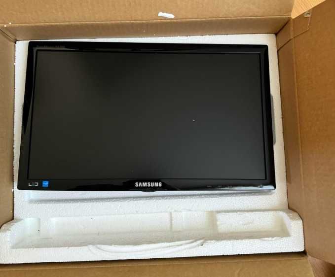 Монітор 18.5" Samsung S19A300N (LS19A300NS)