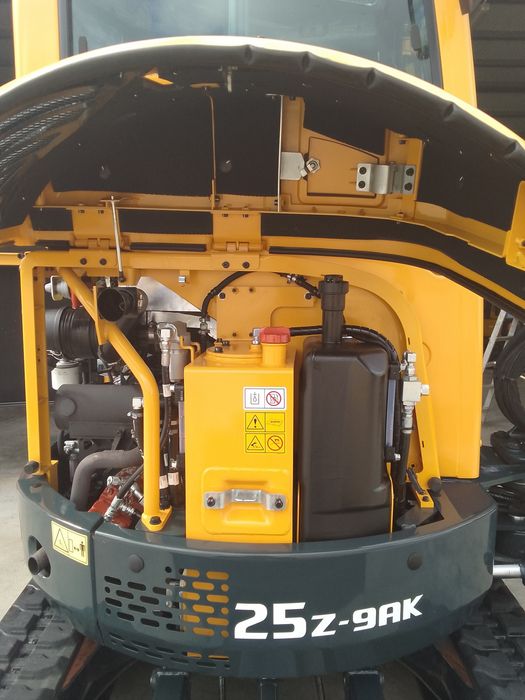 Mini giratória escavadora Hyundai 2023 Apenas 405h