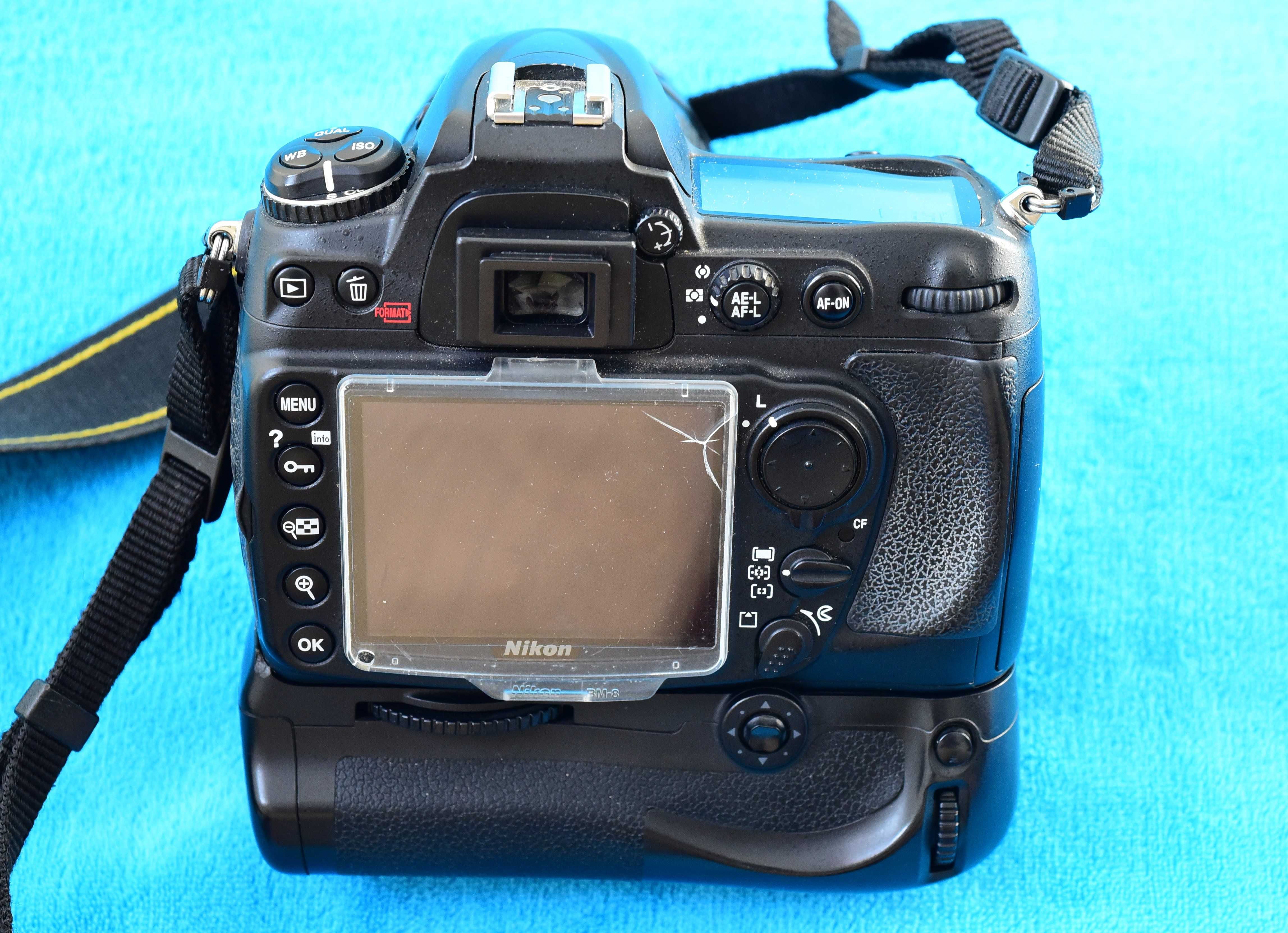 Nikon d300 + Nikon Nikkor 18-70 + battery pack