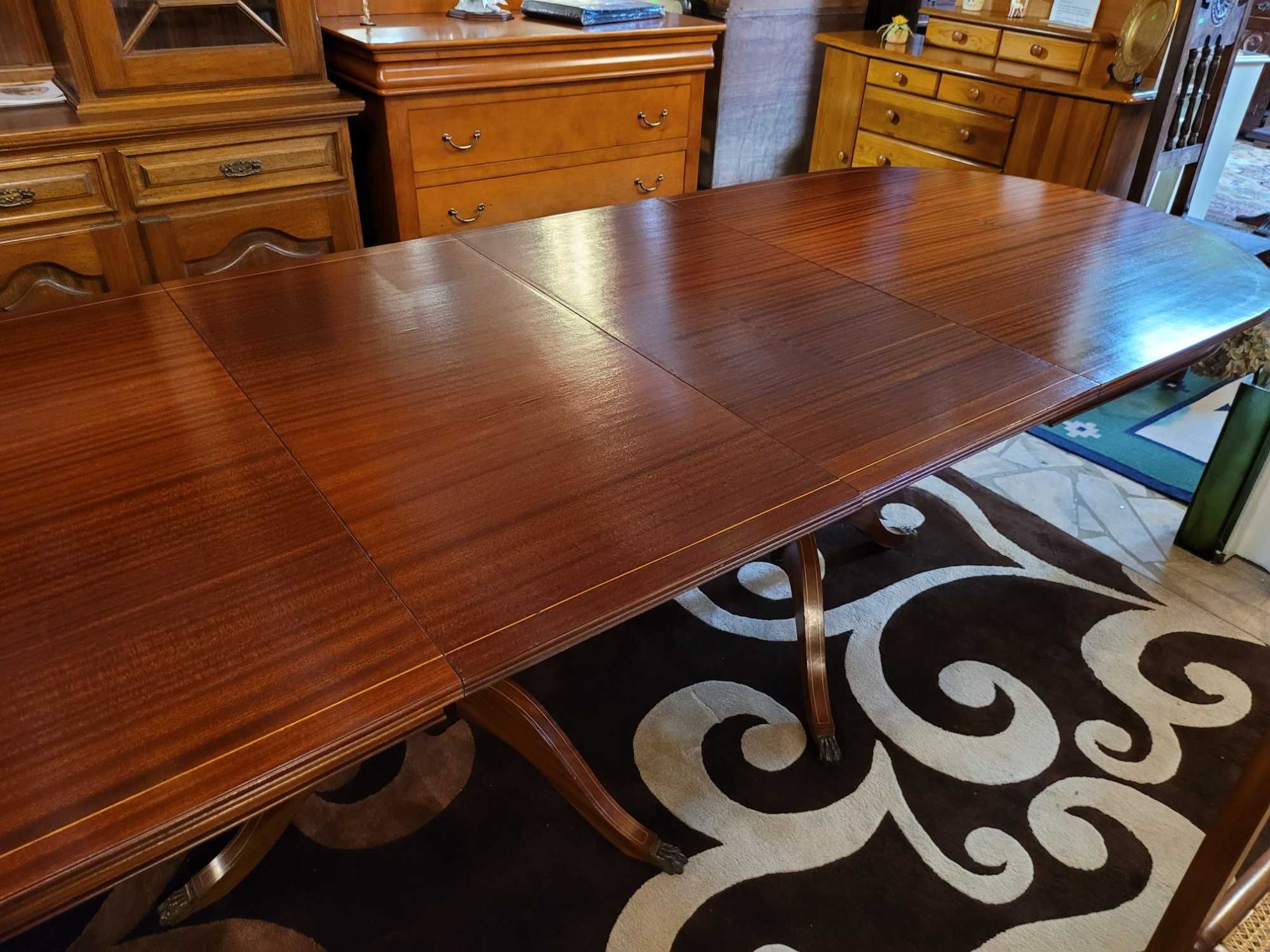 Enormíssima mesa de sala com dois pés de galo - extensível -