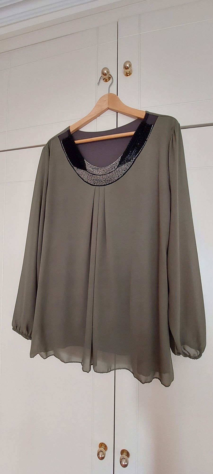 Blusa Senhora com missangas brilhantes