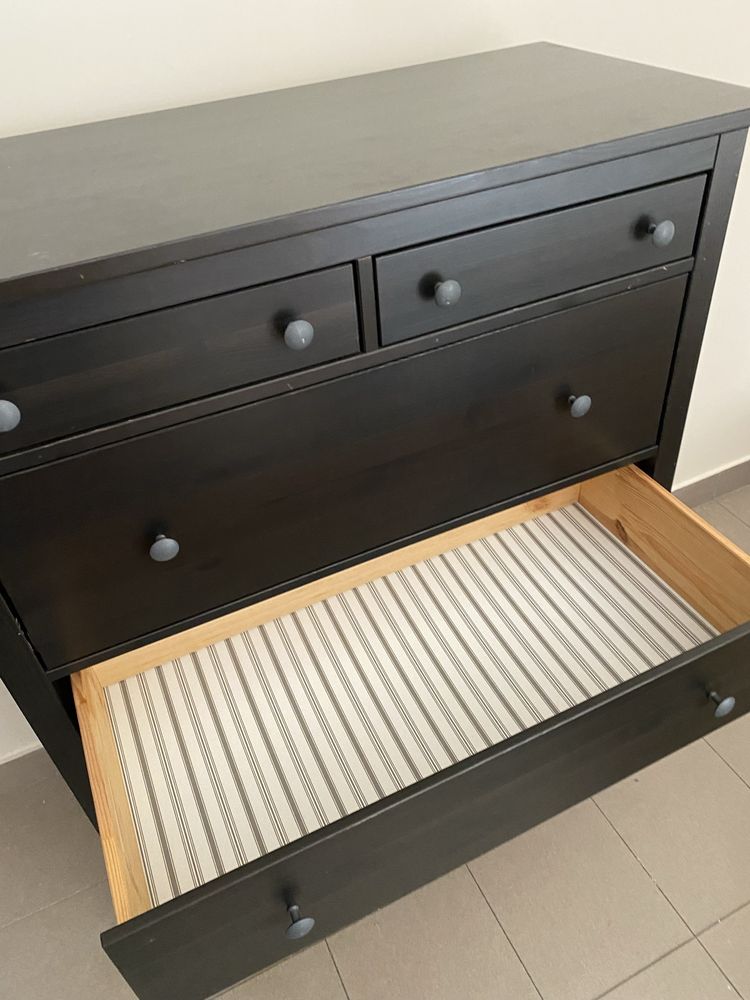 Cómoda HEMNES Ikea