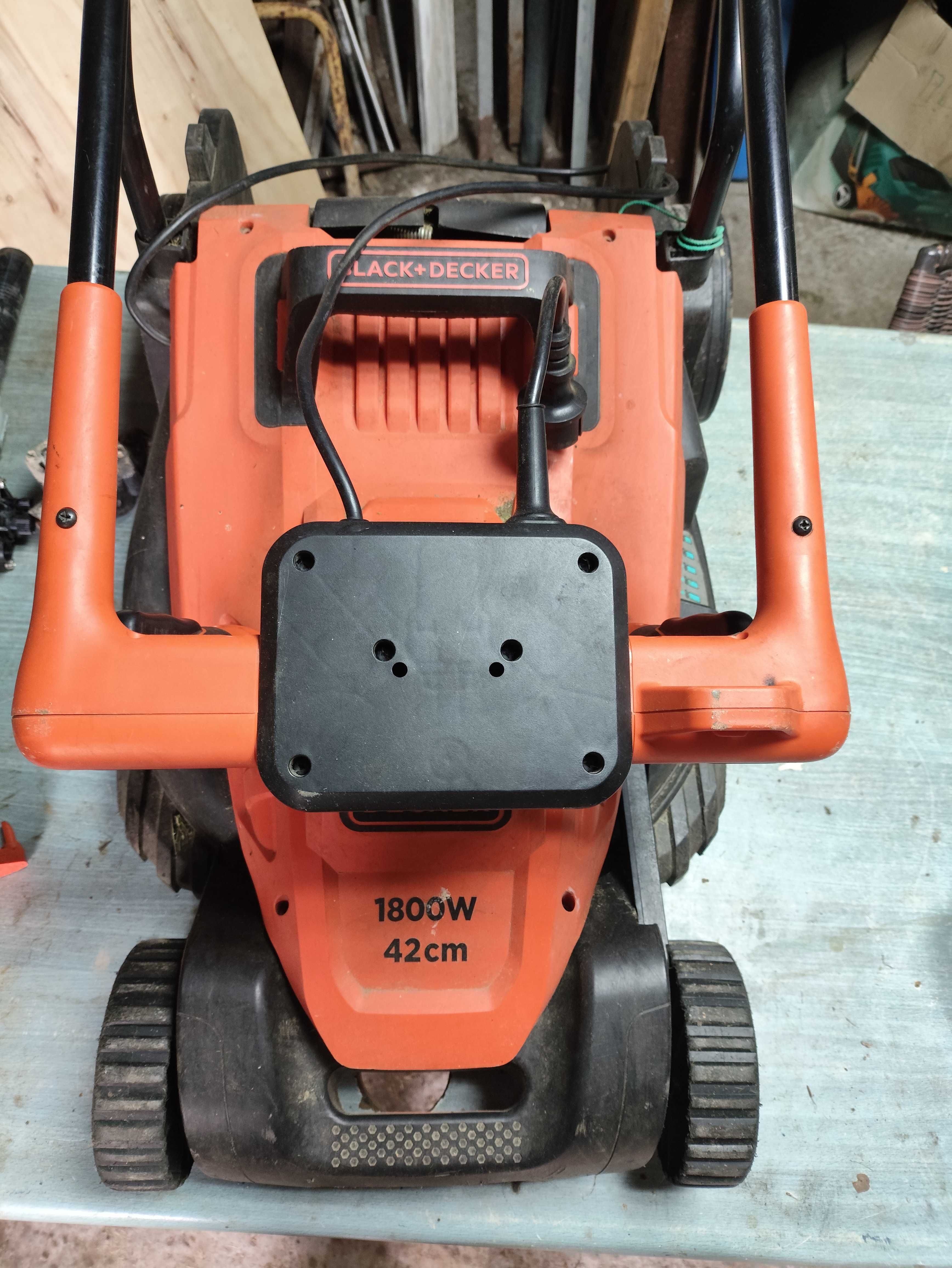 Электрическая газонокосилка B&D 1800W 42 см б/у не исправная.