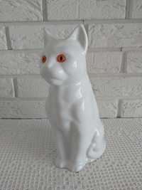 Kot ceramiczna figurka.