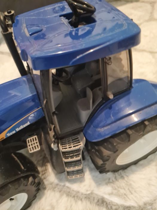 Traktor BRUDER New Holland