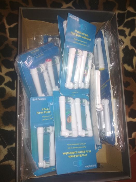 Насадки 4 шт на електричні зубні щітки Oral B Орал Б