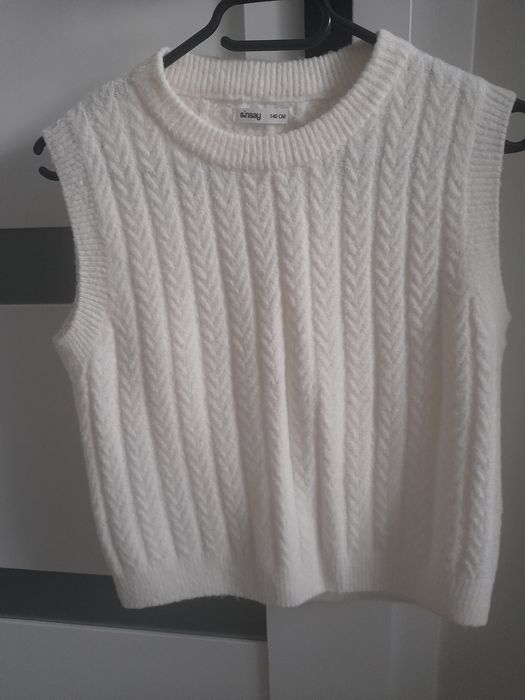 Sweterek bez rekawnik