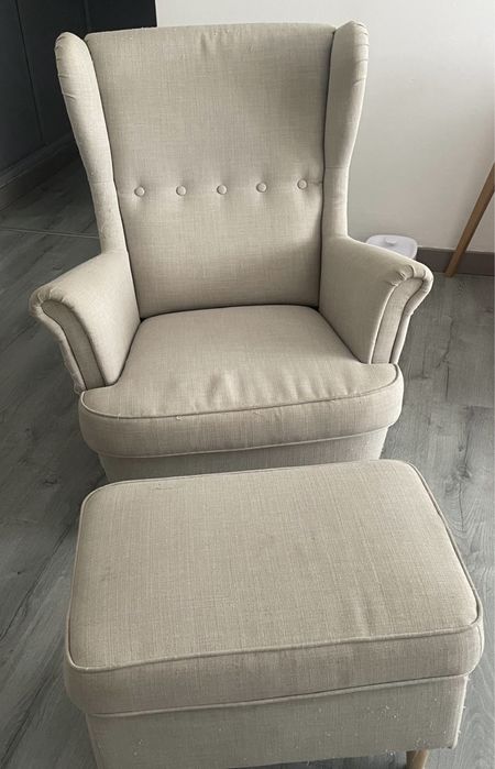 Poltrona+Repousa pé Strandmon Ikea - bege