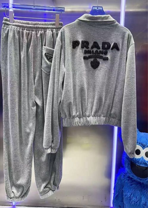 Conjunto veludo Prada