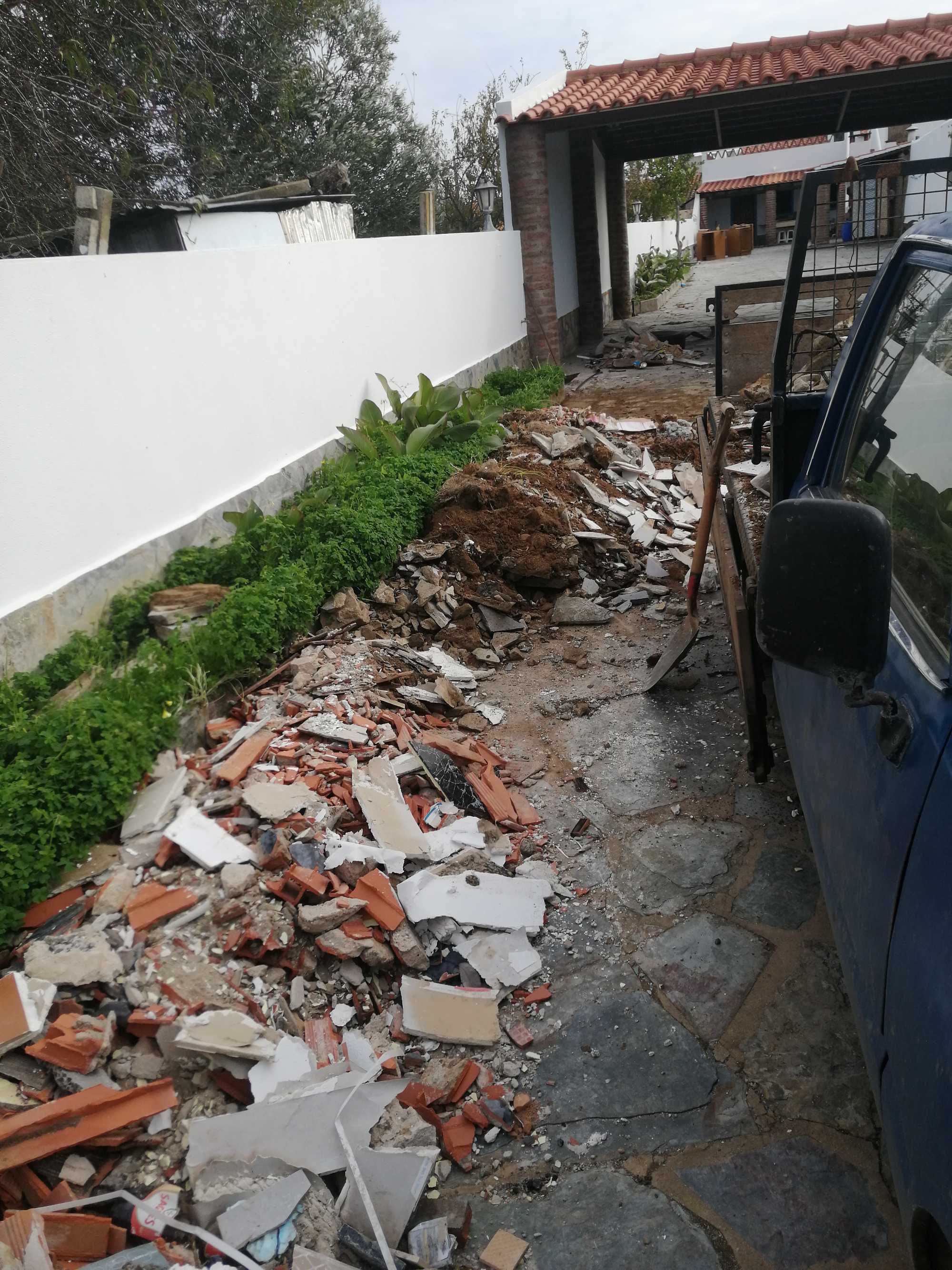 Recolha de entulho com carrinha de caixa aberta