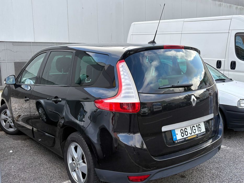 Renault Grand Scenic Preto