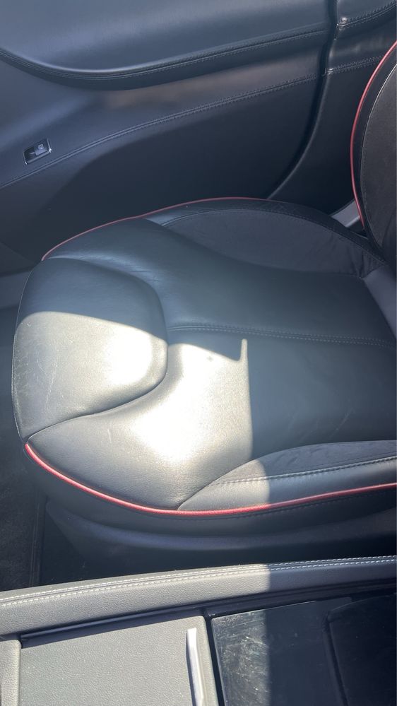 Сидения Tesla Model S Perfomence сидушки