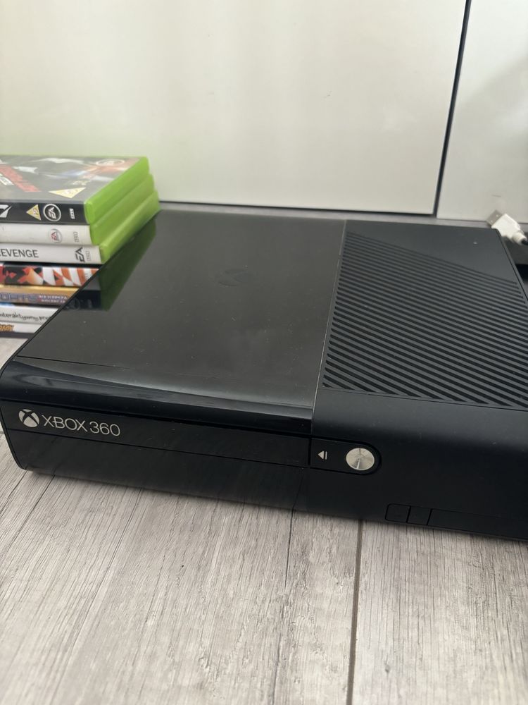 Xbox 360 zestaw (konsola,kinect,kierownica,pad,gry)