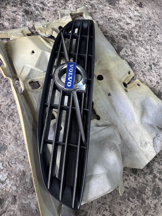 Решітка радіатора решотка радиатора volvo s60 v60 xc60 xc40