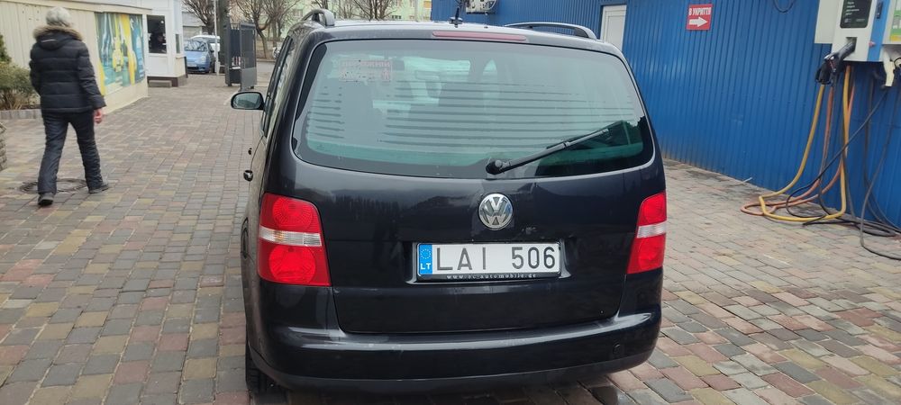 Продам Фольксваген ТУРАН 1,9 ТД АКПП 2005