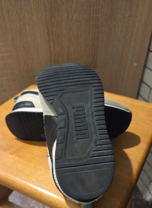 Дитячі крововки на дівчинку