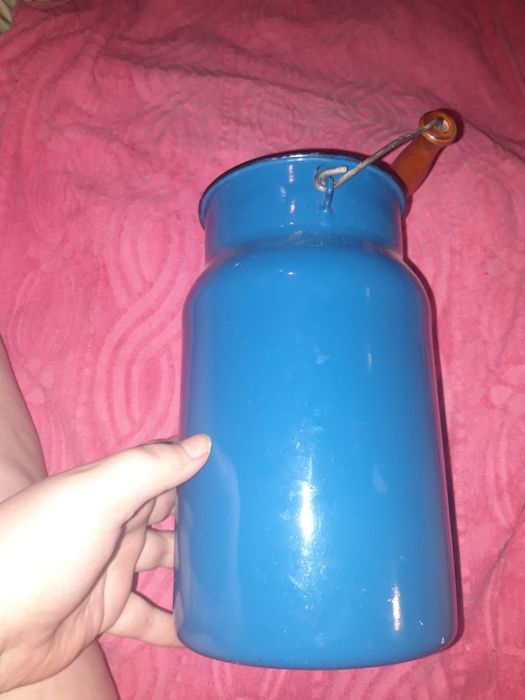 Винтажный эмалированный бидон для молока синего цвета СССР бидончик