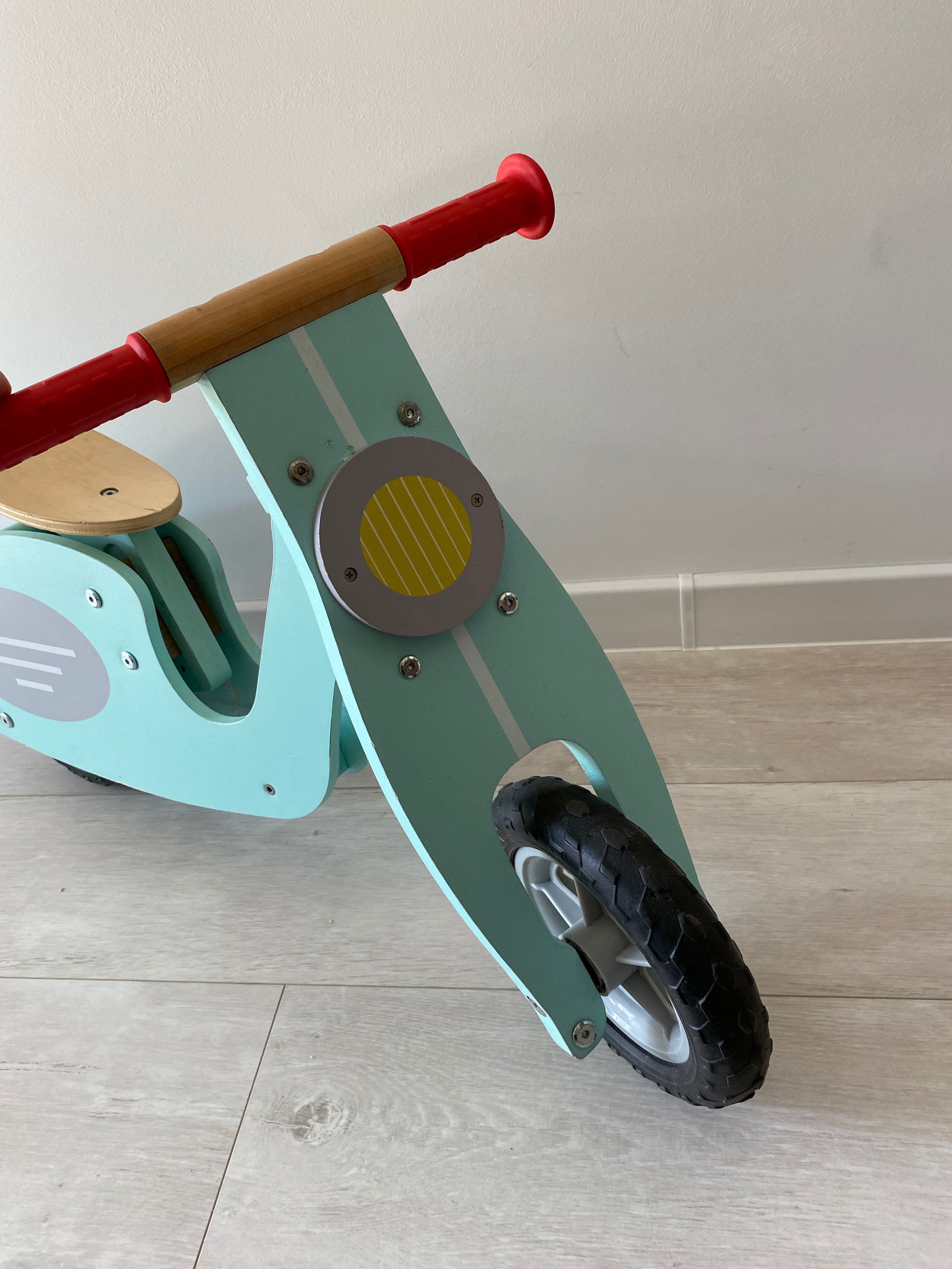 Miętowy rower rowerek biegowy drewniany skuter retro playtive Lidl