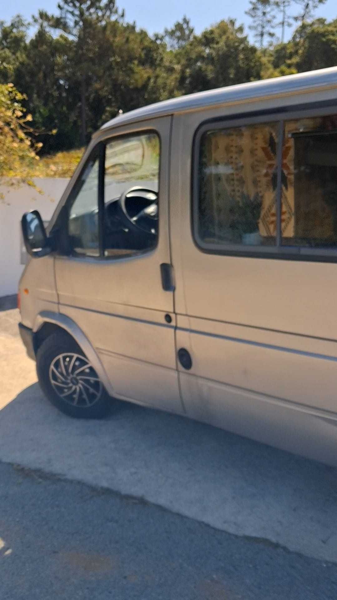 Ford Transit Camper 1999 – Explora Portugal com estilo e liberdade!