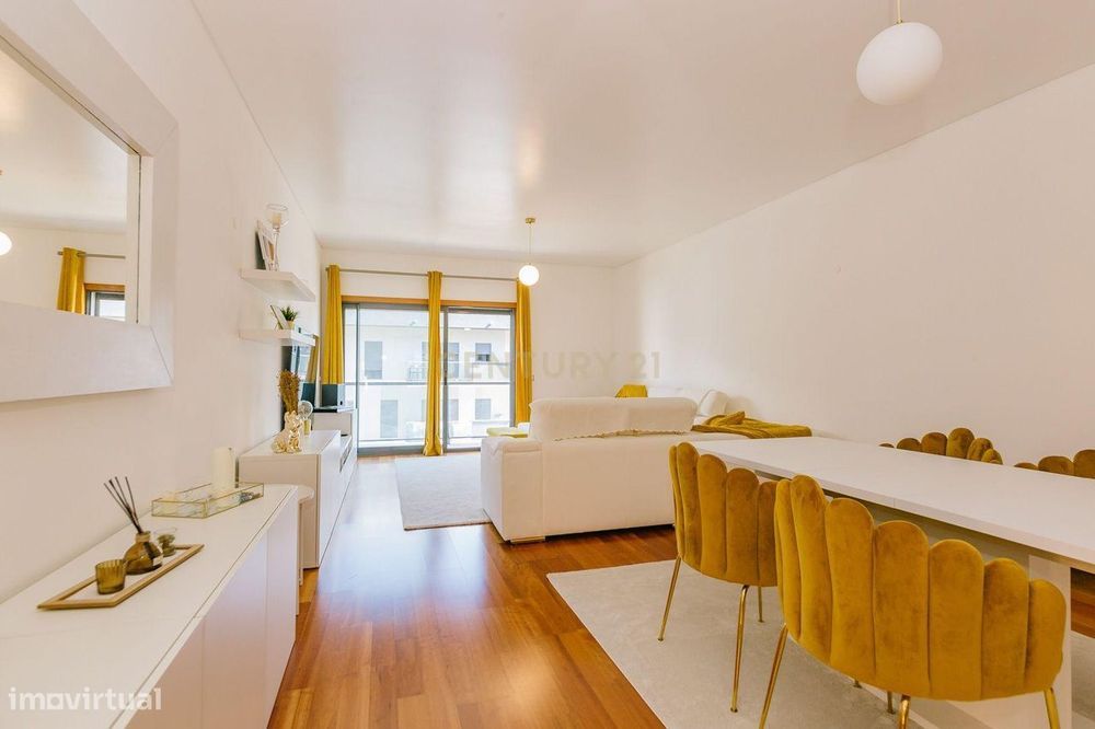 Apartamento T3 no Seixal na Quinta da Trindade com Varandas e Garagem