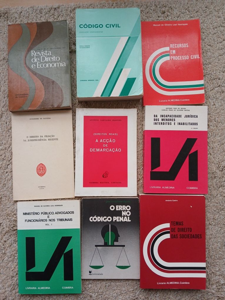 Lote de livros de direito