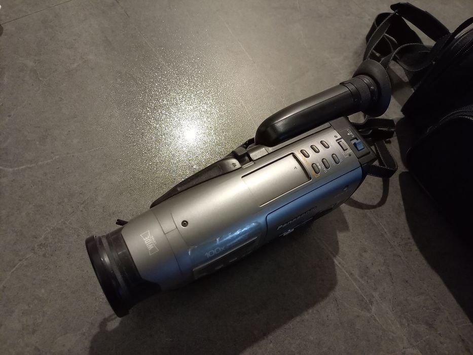 Продам відеокамеру Panasonic в Дніпрі