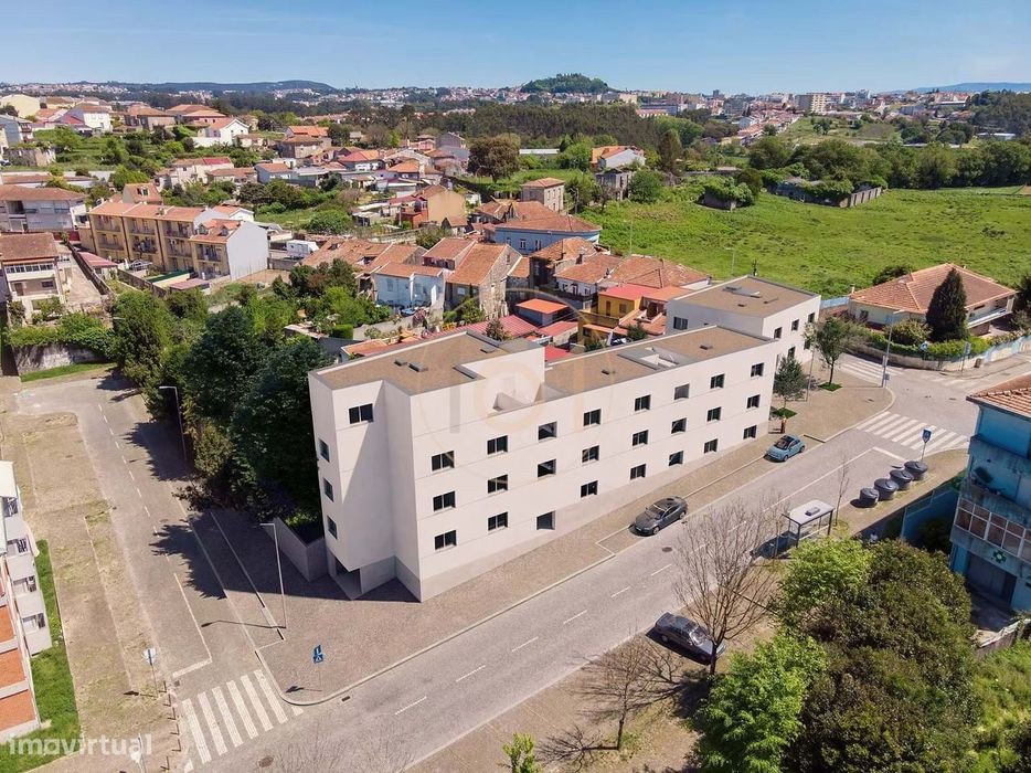 Apartamento T2   com garagem  na zona de Campanhã -Azevedo