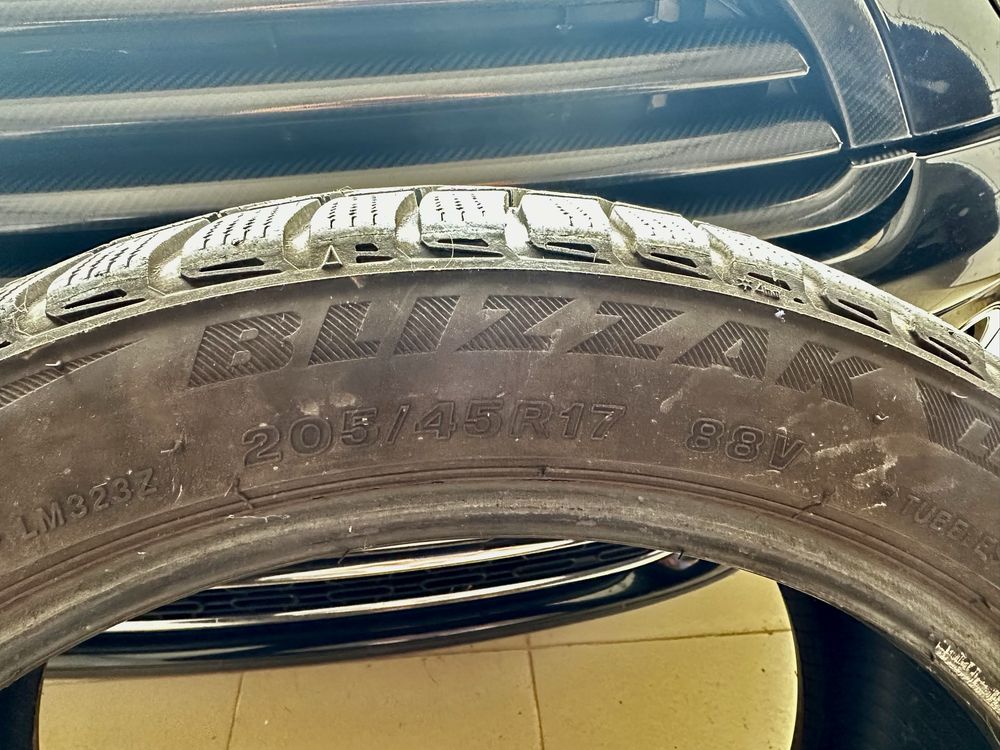 Pneu 205/45 R17 pouco uso