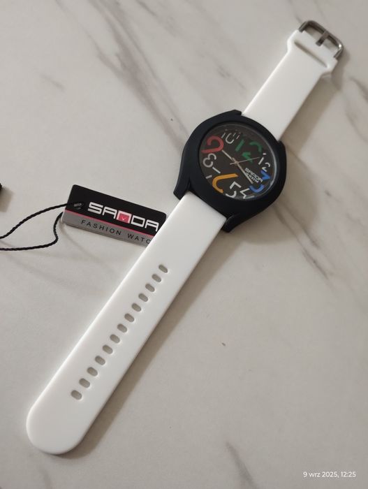 Zegarek Sanda unisex – kolorowe cyfry, modny, nowy