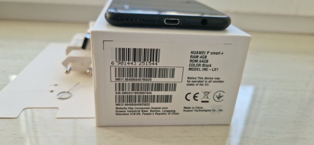 Смартфон Huawei P Smart Plus 4/64Gb Black