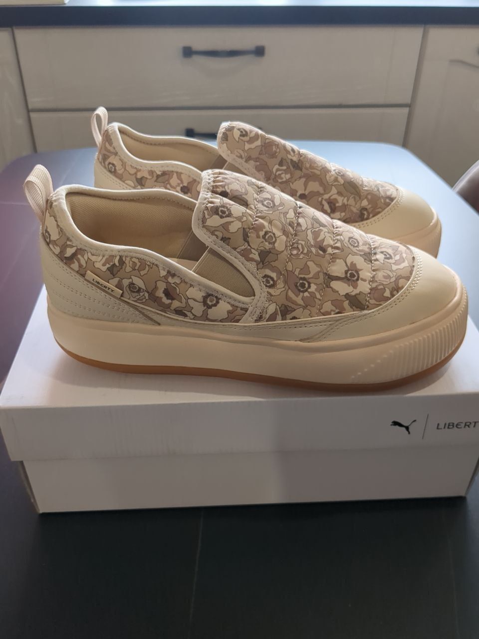 Сліпони Puma X Liberty Suede Mayu Slip-On Sneakers.