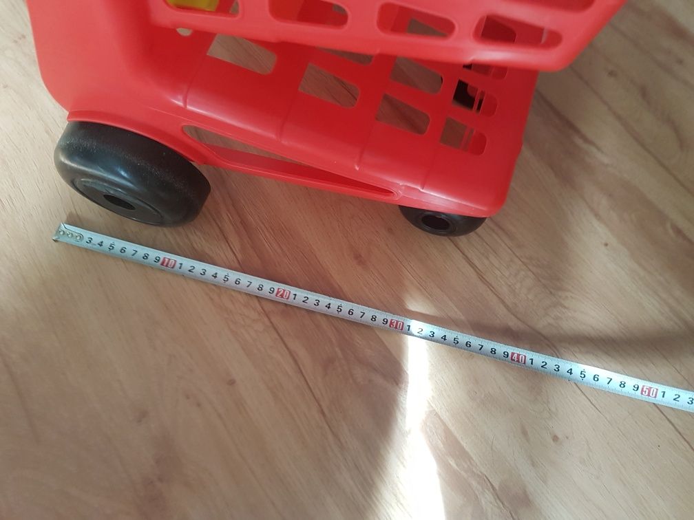 Zabawkowy koszyk na zakupy dla dziecka