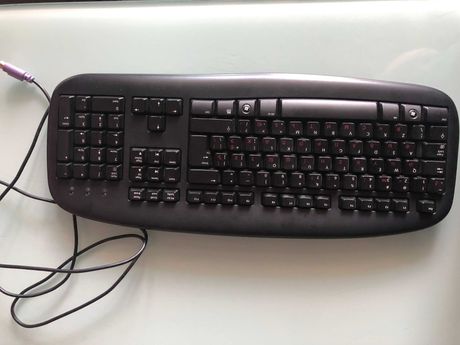 Продається клавіатура Logitech Deluxe Keyboard.