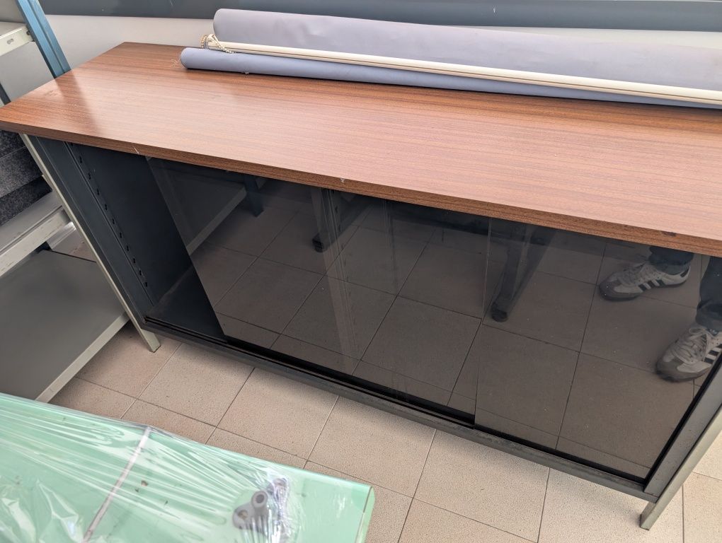 Móvel arquivo, com portas em vidro!