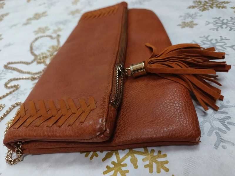 Torebka damska New Look, brązowa na łańcuszku, kopertowa, crossbody
