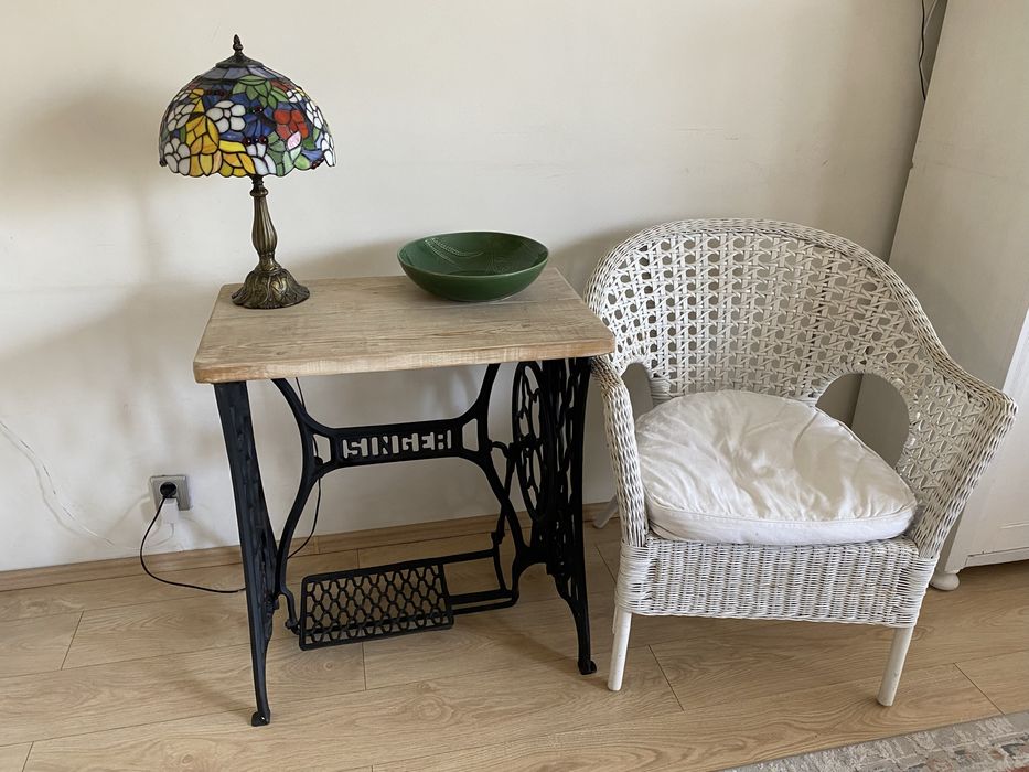 Stolik z maszyny do szycia SINGER.