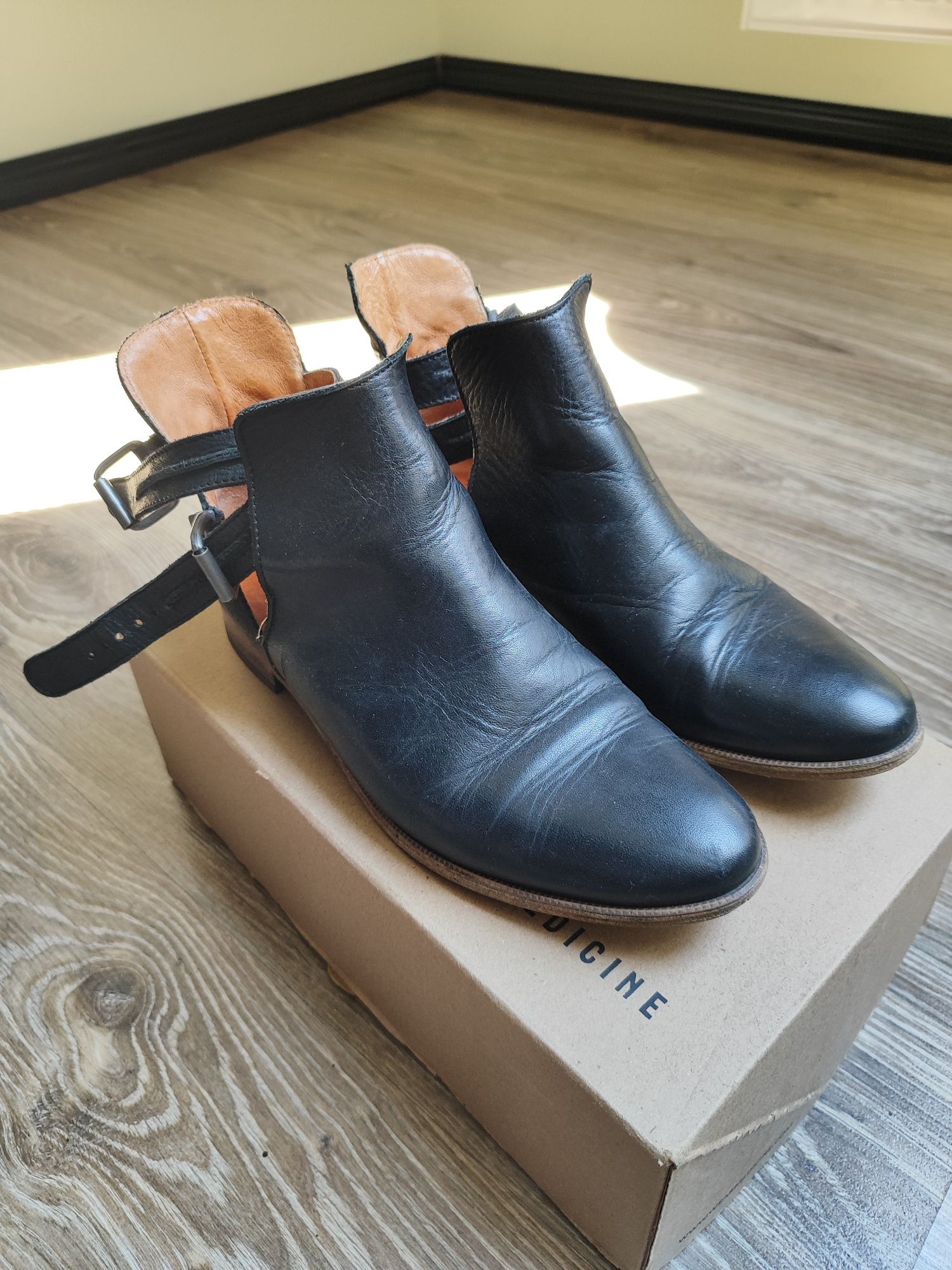 Skórzane buty Medicine 37
