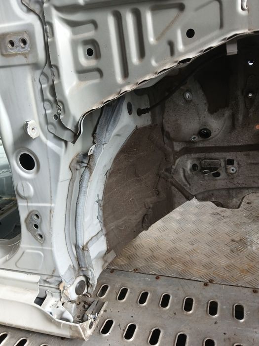 Cwiartka prawa prawy prog słupek TOYOTA YARIS IV 20-