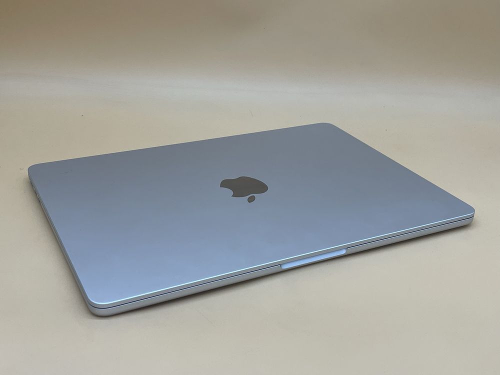 Macbook air 2022 m2 256gb ідеал батарея 14 циклів ! Тримає як новий!