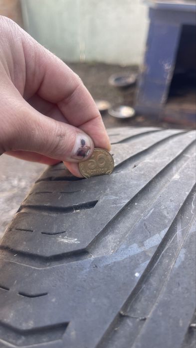 Продам літню гуму 275/45 R20